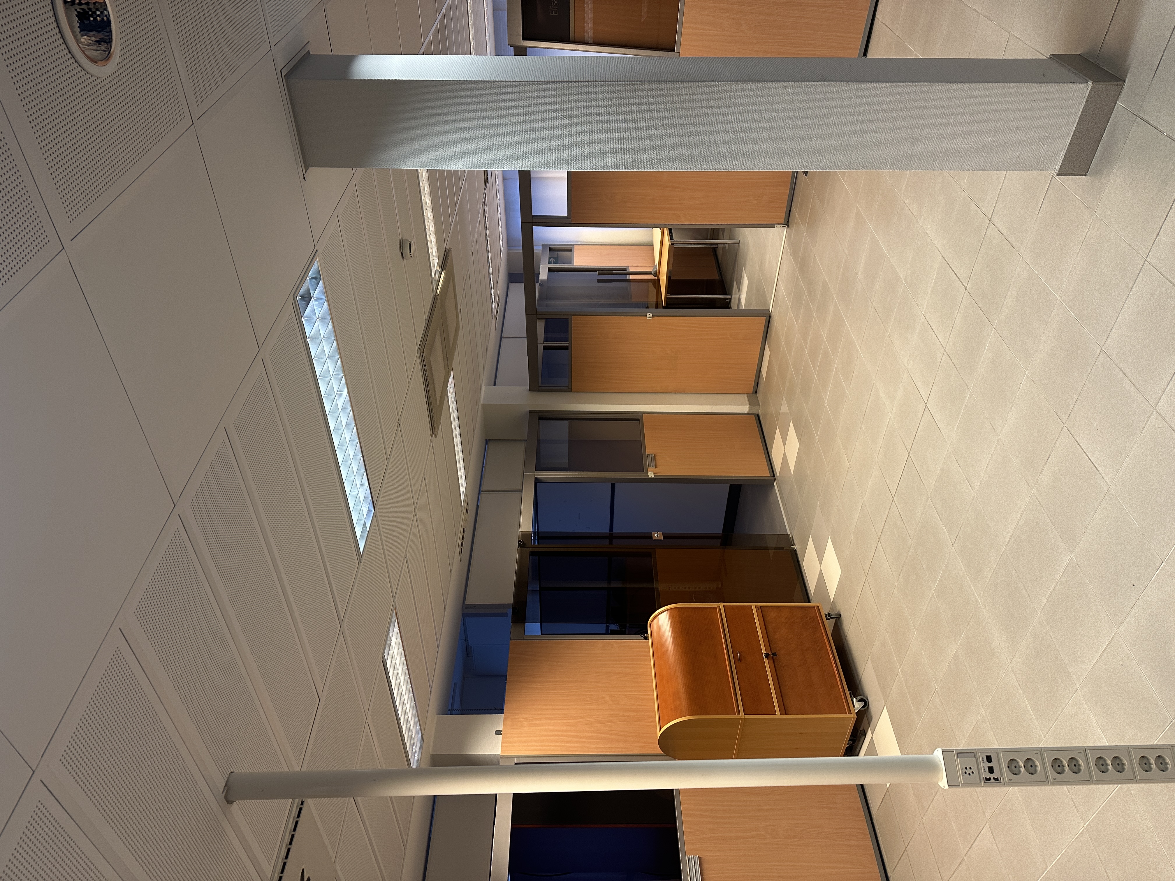 Punainen talo, toimistot