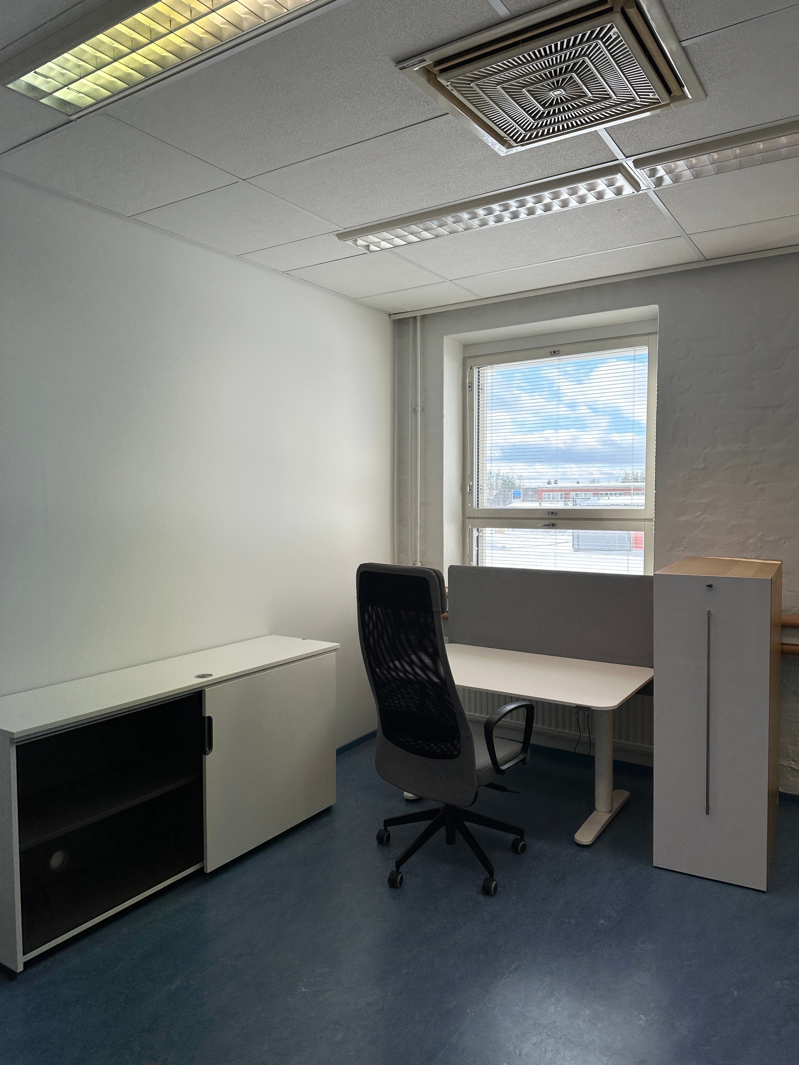 Kalustettu työhuone