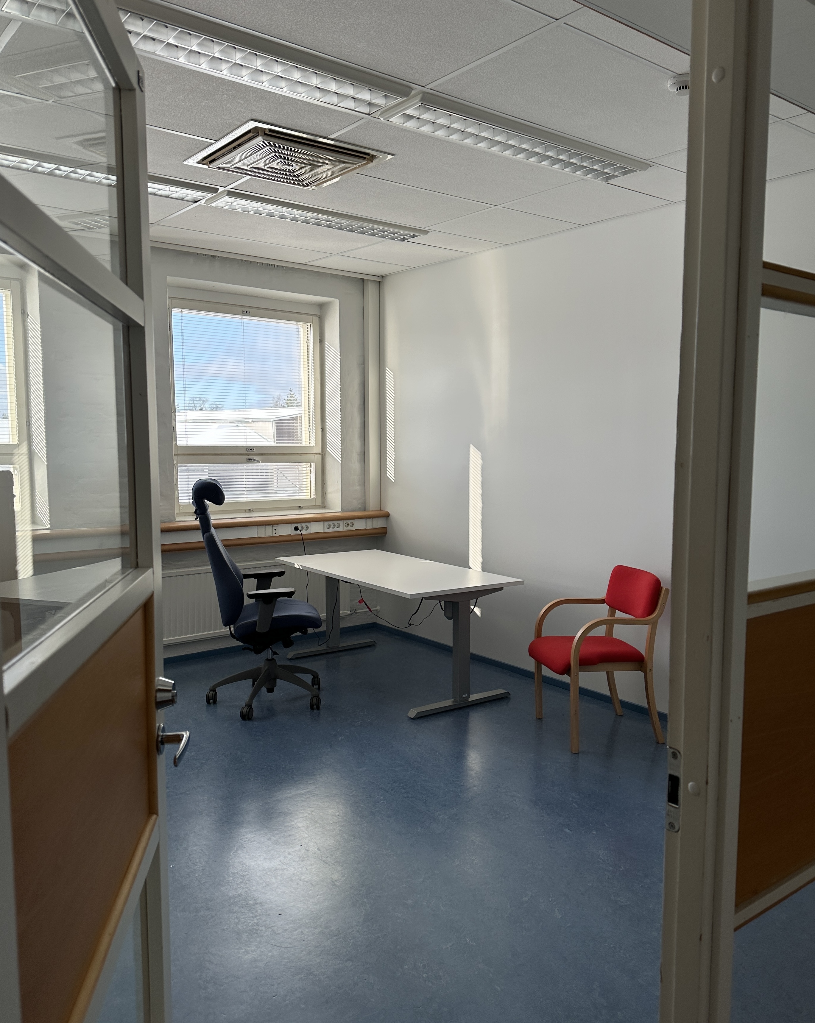 Kalustettu työhuone